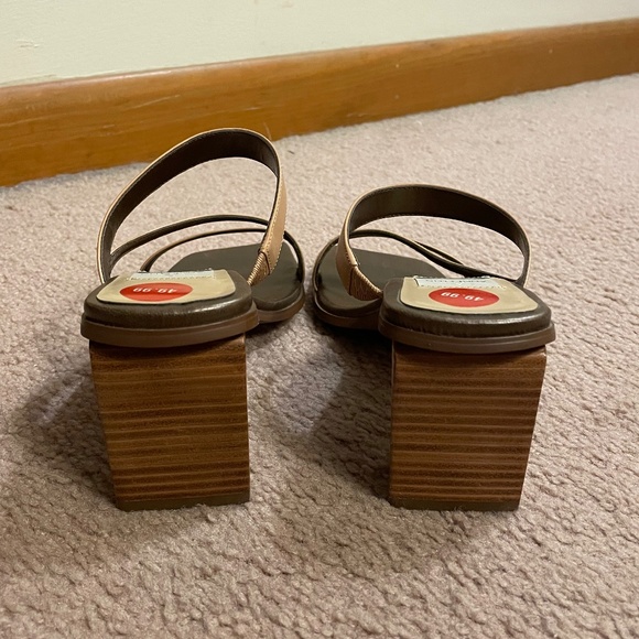 New Anne Klein tan size 7.5 strapped sandals - Picture 5 of 5